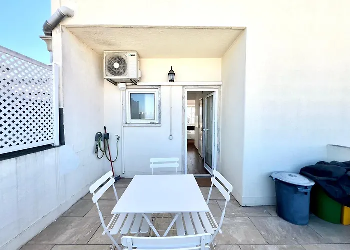 Out Saldanha Apartman *